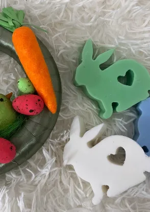 Велигденска свеќа-зајак